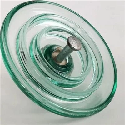 Isolateurs de suspension en verre
